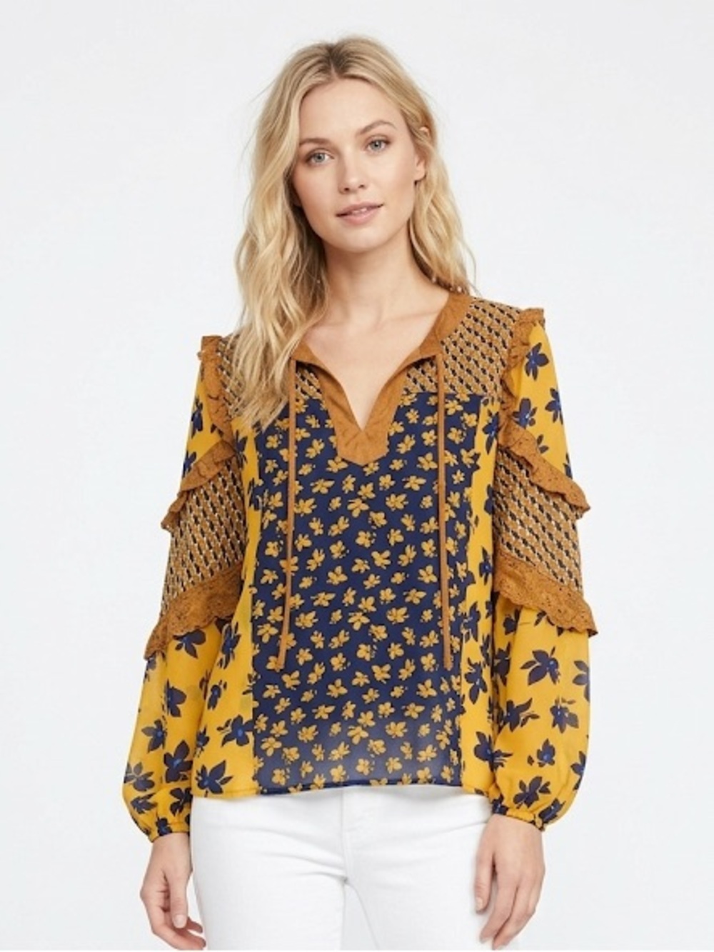 Cabi beautiful floral blouse size medium